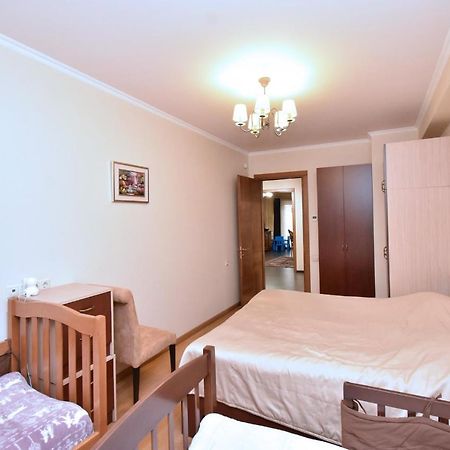 Dos Guest House Erivan Exterior foto