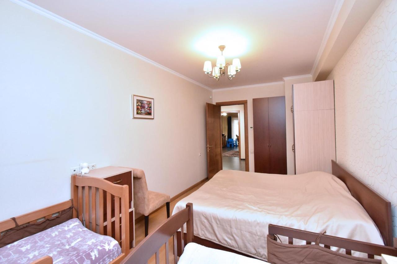 Dos Guest House Erivan Exterior foto