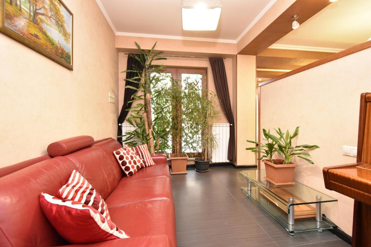 Dos Guest House Erivan Exterior foto