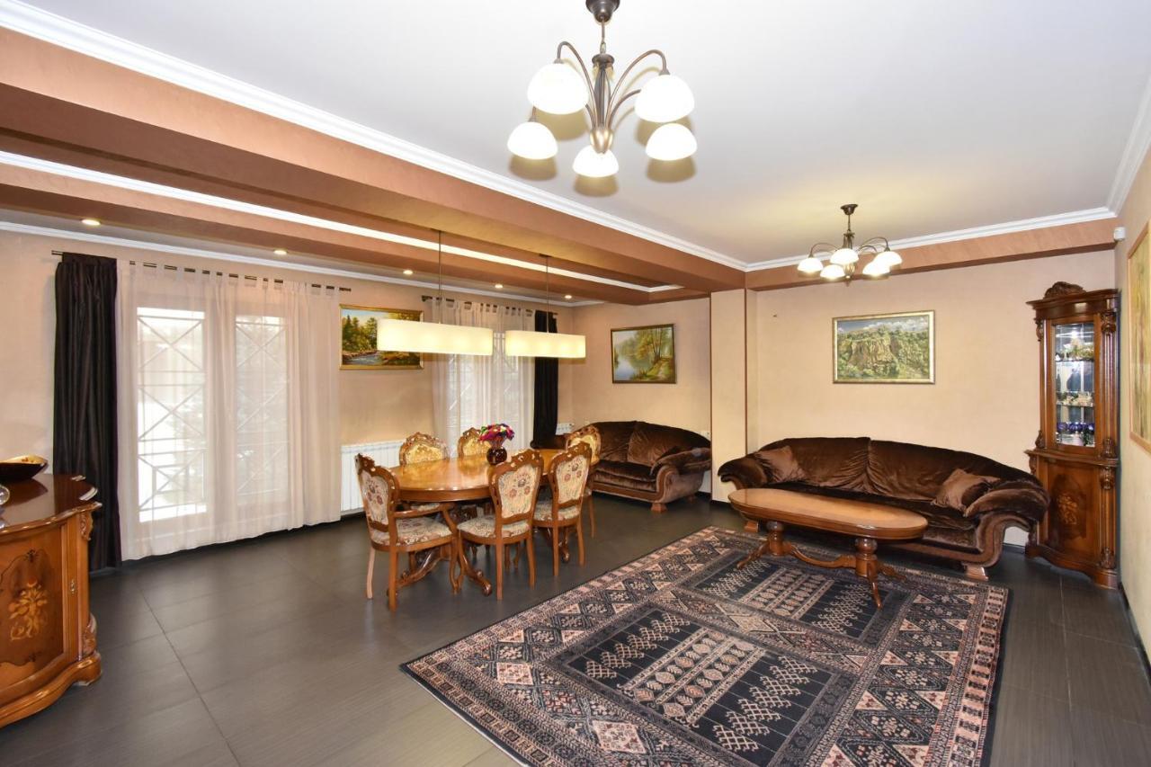 Dos Guest House Erivan Exterior foto