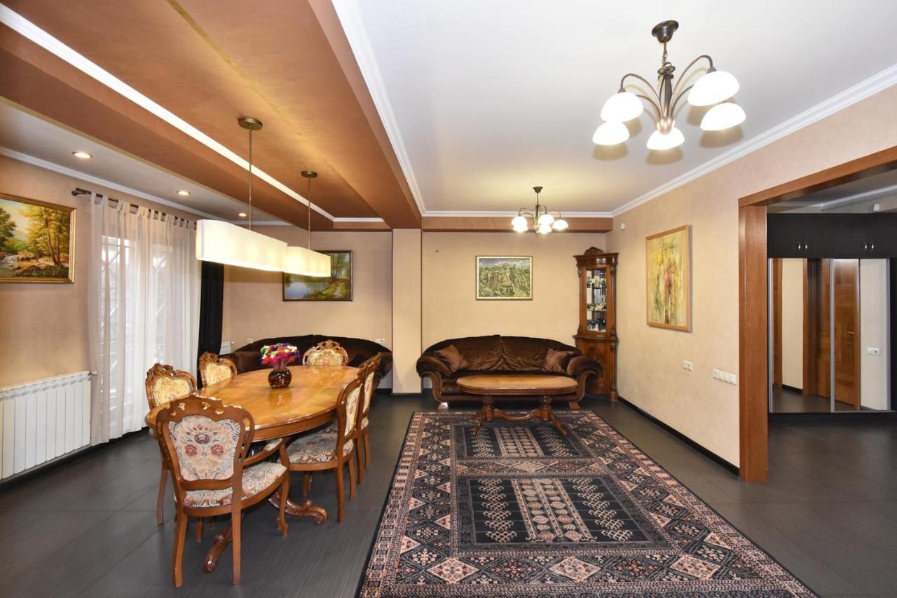 Dos Guest House Erivan Exterior foto